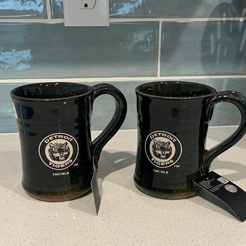 Set of two MLB Detroit tigers mugs brand new